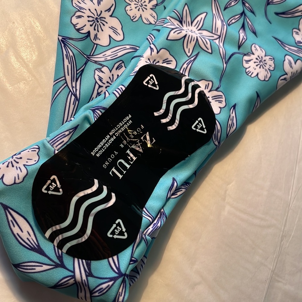 Beautiful 2pc swim set - Picture 8 of 9